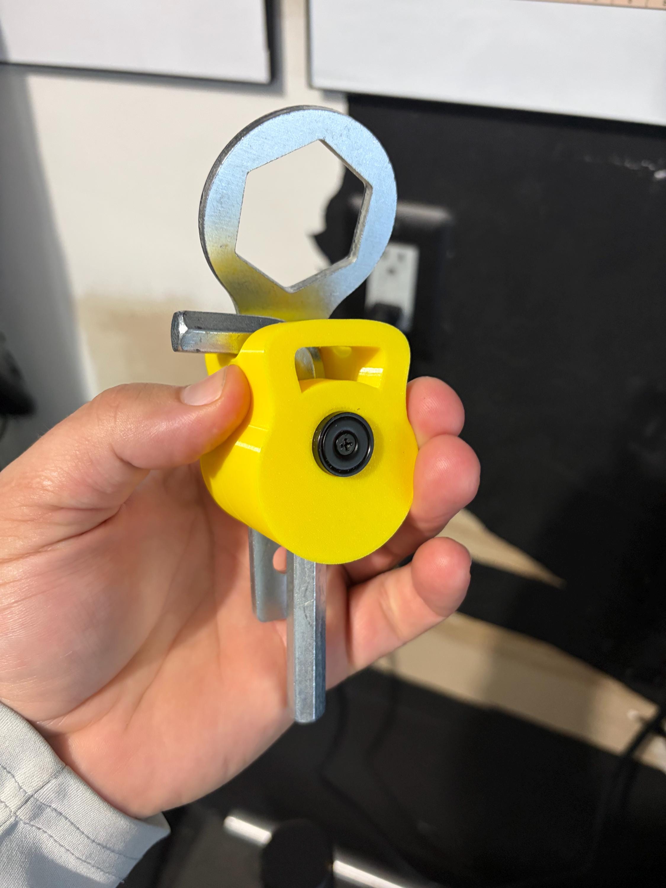 Adjustable Kettlebell Tool "Keeper"