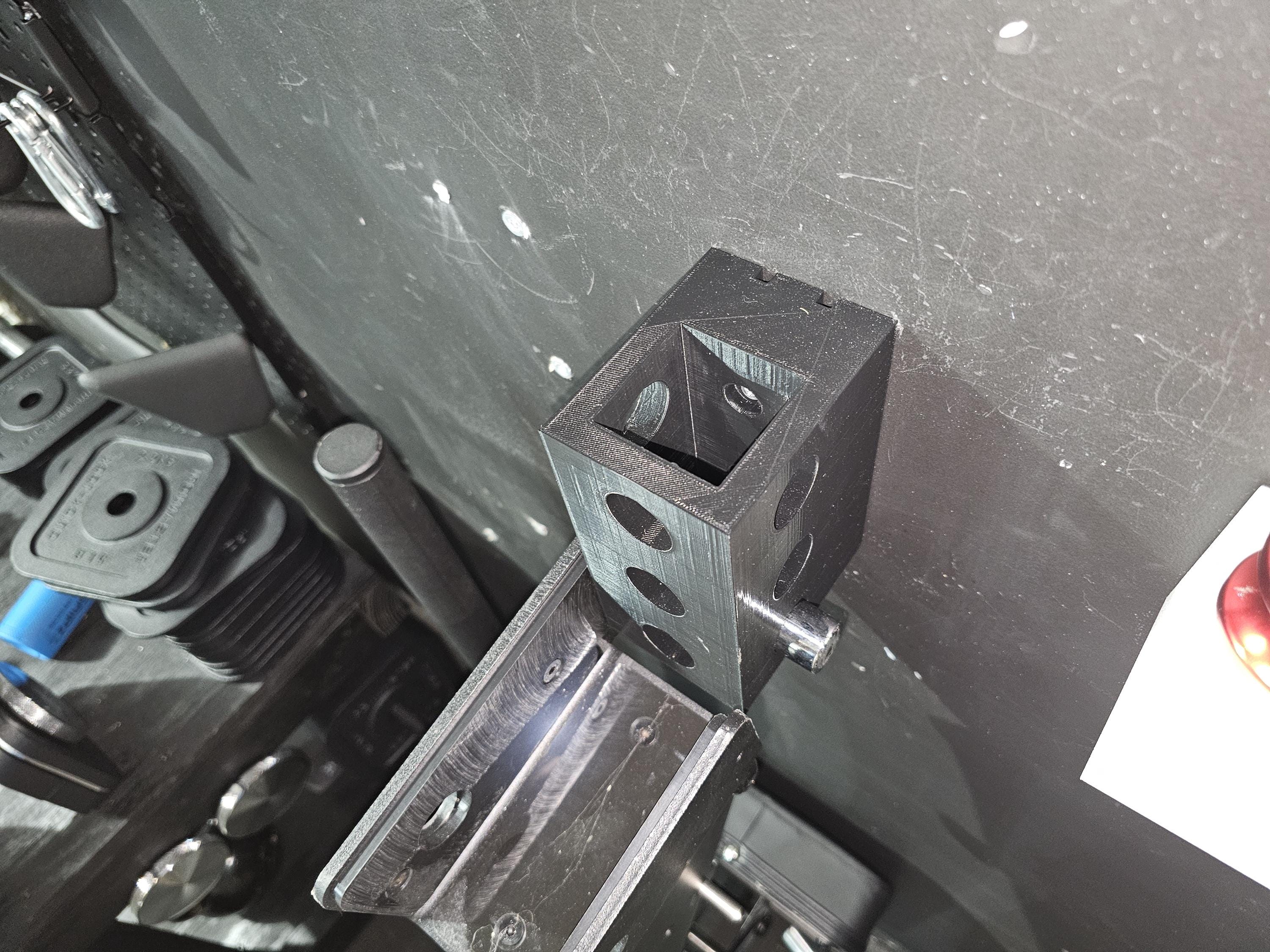 3D Printed Power Rack Upright Storage Mount – Fits 3x3 Racks, Holds J-Cups & Spotter Arms, 90 lb Capacity